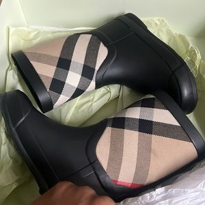 Burberry toddler  boot